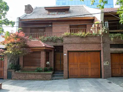 Impecable chalet en 3 plantas con 4 dormitorios, suite y pla