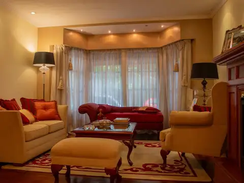 Casa en Venta con 3 cocheras