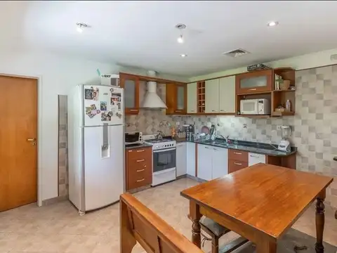 Casa 6 ambientes con 4 baños