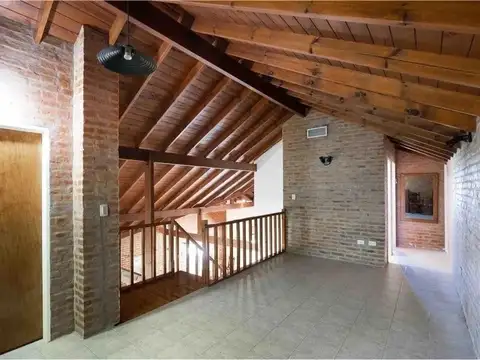 Casa en Venta con 3 cocheras