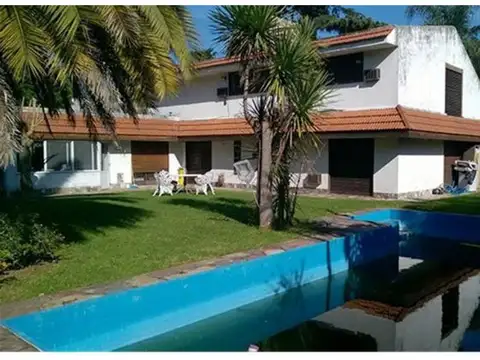 Casa en Venta con 2 cocheras