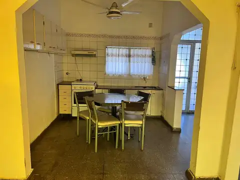 Casa 4 ambientes con 1 baño