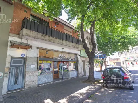 Av Lisandro de la torre al 700