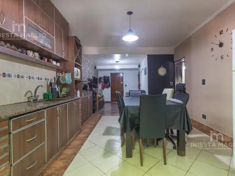 Casa con local en Liniers