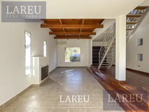Casa 8 ambientes con 5 baños