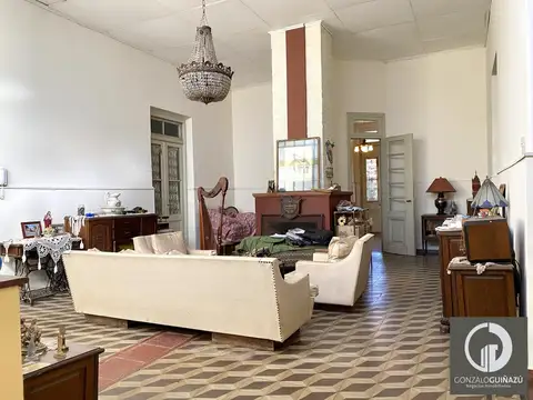 Casa 7 ambientes con 2 baños