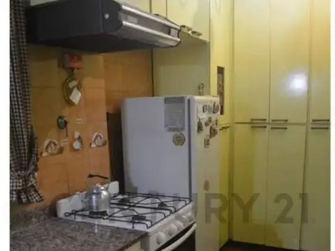 Oficina 4 ambientes con 2 baños
