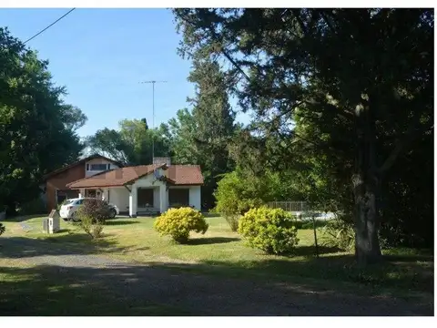 VENTA CASA 4 AMBIENTES CON PISCINA EN DOS LOTES  Country El Jaguel  APTO CREDITO