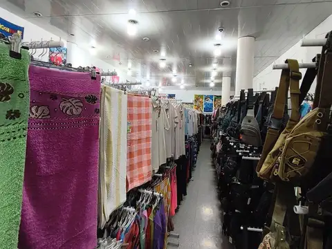 Excelente local con departamento grande en planta alta