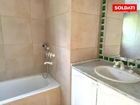 Casa 5 ambientes con 3 baños