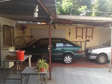 Casa en Venta con 3 cocheras