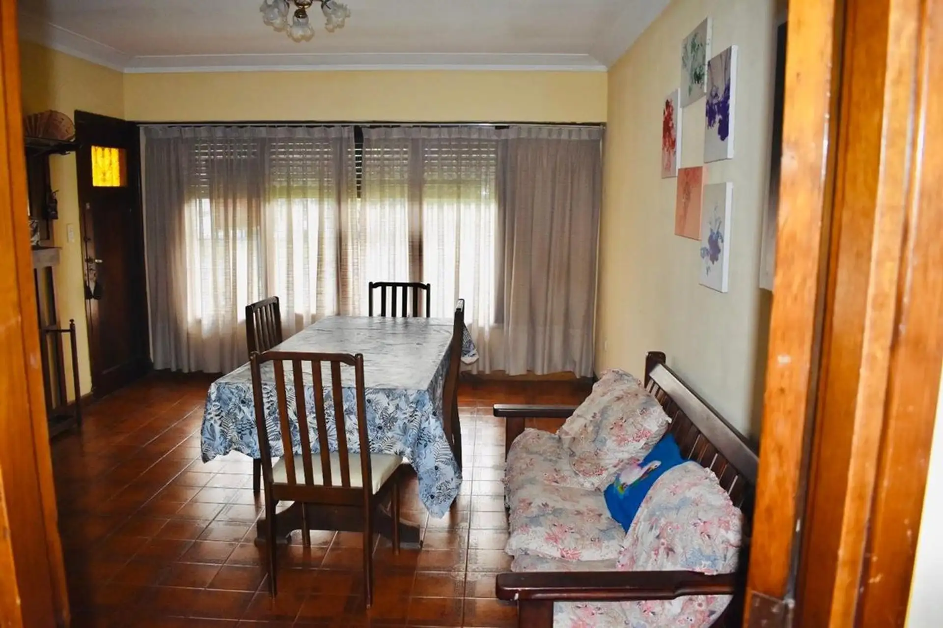 Casa 4 ambientes con parque y quincho — Florencio Sánchez