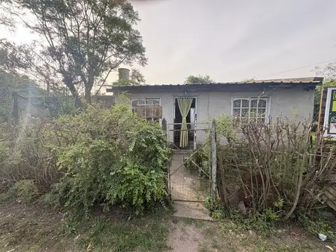 Casa en lote esquina en Libertad