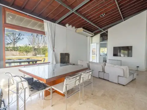 Casa en Venta con 2 cocheras