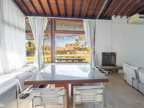 Casa 5 ambientes con 2 baños