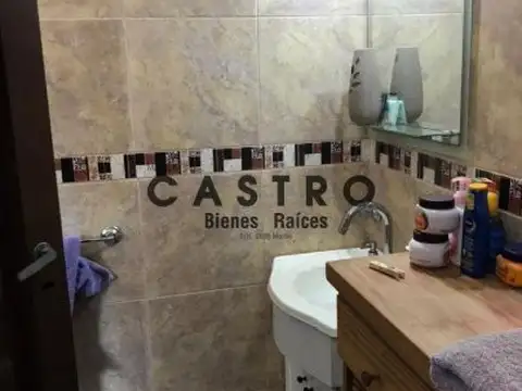 Casa 7 ambientes con 4 baños