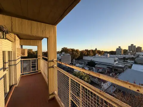 2 Dormitorios con balcon al frente