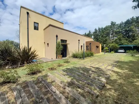 Casa en Venta con 3 cocheras