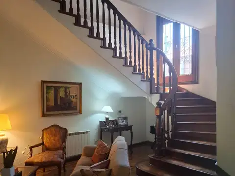 Casa en venta 3 plantas 14 ambientes centro Salta