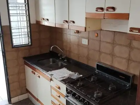 Casa de 1 dormitorio  y cochera en venta APTA CREDITO