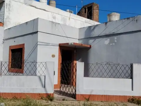 Casa de 1 dormitorio  y cochera en venta APTA CREDITO
