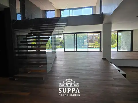 Casa 7 ambientes con 6 baños