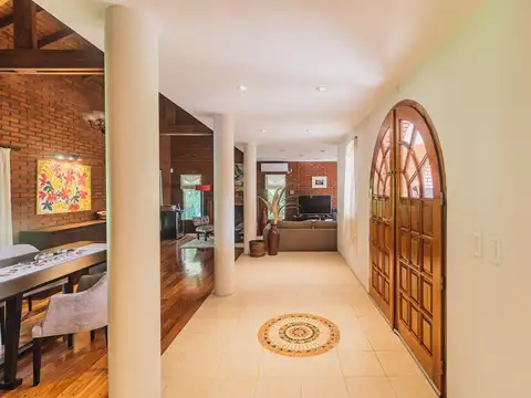 Casa 6 ambientes con 3 baños