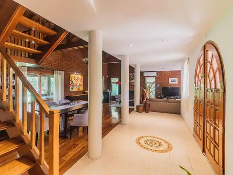 Casa en Venta con 2 cocheras