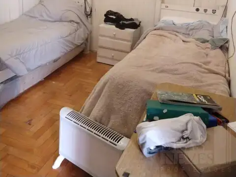 Prox. Av. Maipú.   Antiguo 4 amb. RECICLADO