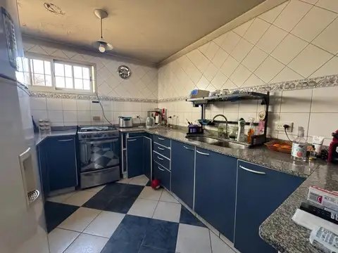 Casa 6 ambientes con 3 baños