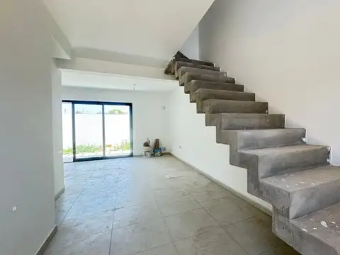 Depto Tipo Casa en Venta 1 año