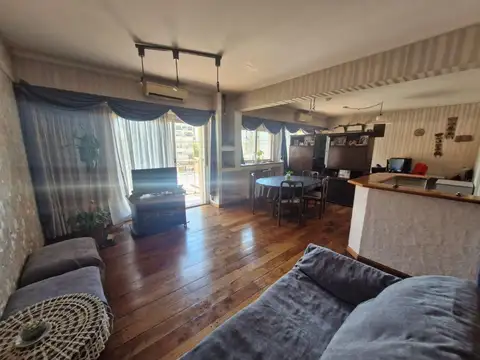 Impecable Piso 4 Ambientes Amplios al frente Balcón Corrido 2 Cocheras y Baulera