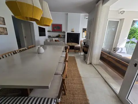 Casa 4 ambientes con 4 baños