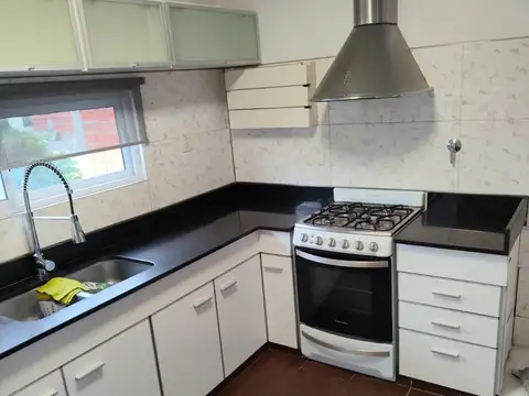 Avenida América 2800, Piso 1