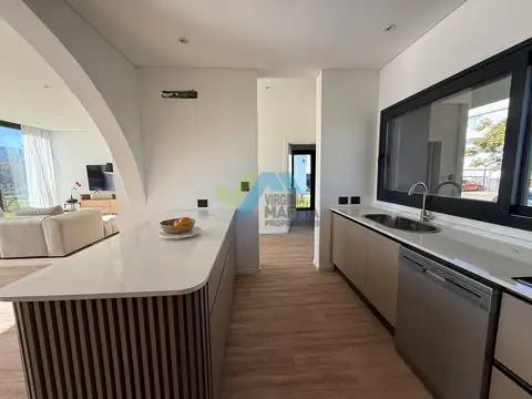 Casa en Venta con 1 cochera