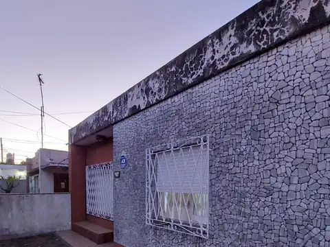 Casa en Venta en Villa Santos Tesei, USD 115.000