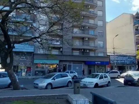 SE ALQUILA EN CASEROS CENTRO DEPARTAMENTO DE UN AMBIENTE