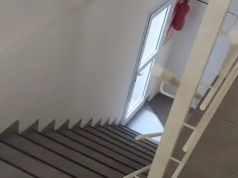 SE ALQUILA EN CASEROS CENTRO DEPARTAMENTO DE UN AMBIENTE