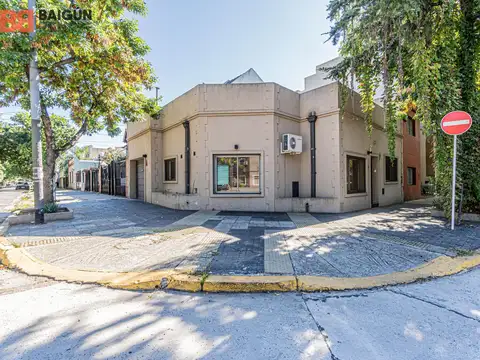 ESPECTACULAR CASA EN ESQUINA EN DEVOTO | 3 AMB CON COCHERA   GIGANTE TERRAZA | SIN EXPENSAS