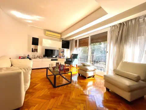 Departamento de 4 ambientes con dependencia, totalmente RENOVADO