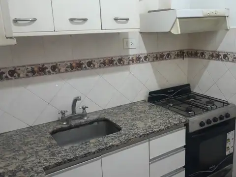 2 AMPLIOS AMBIENTES CON HERMOSO PARQUE  Y QUINCHO