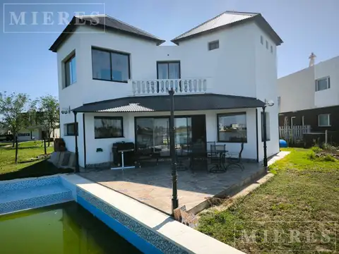 Casa en venta sobre lote a la laguna area 9 San Sebastian