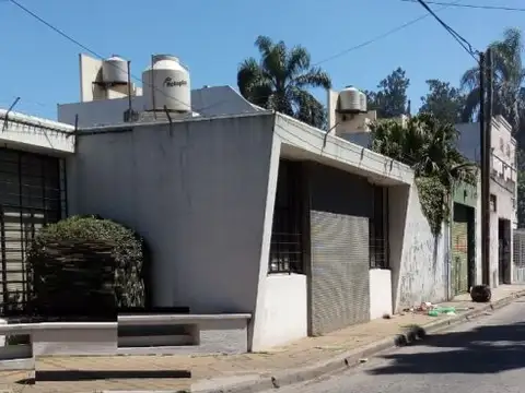 CHALET 3 AMBIENTES CON COCHERA