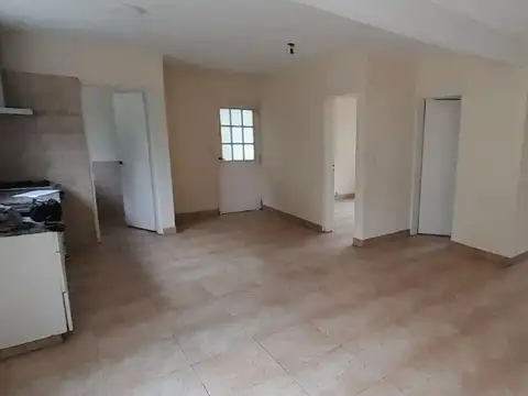 Casa en Alquiler con 3 cocheras