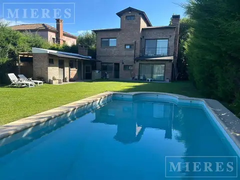 Casa 5 ambientes con 3 baños