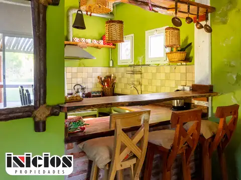 Casa 4 ambientes con 2 baños