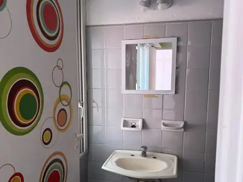 PH en alquiler, muy luminoso sin expensas. Boedo