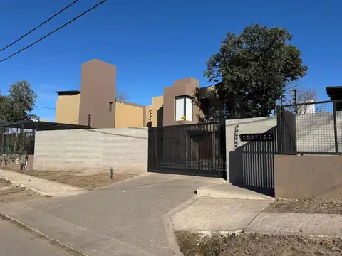 housing Villa Warcalde - 3 dormitorios en dos plantas - jardin y pileta 