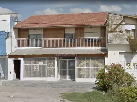 Generoso local y propiedad en planta alta