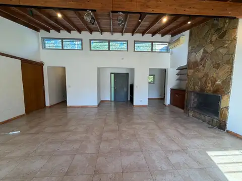Casa 5 ambientes con 4 baños
